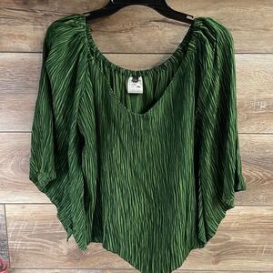 Lost Island Ladies Top, Size Medium Forest Green and Black